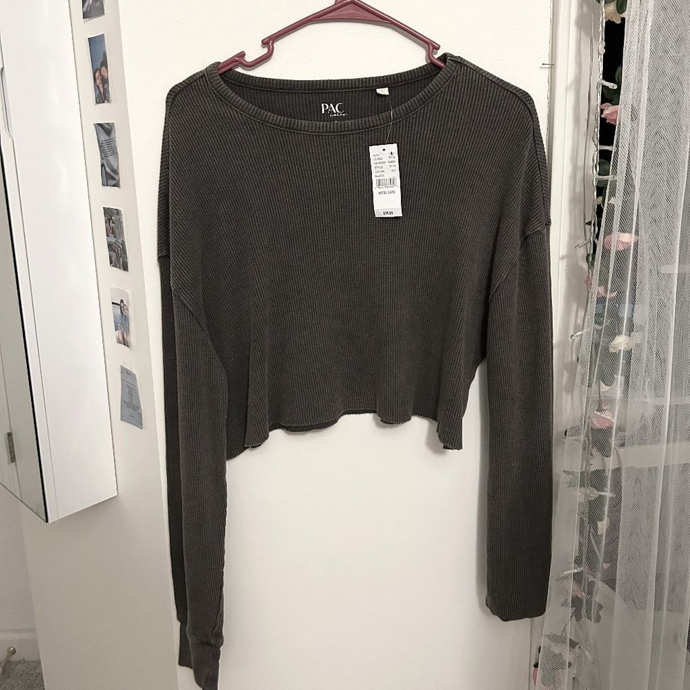 PacSun Long Sleeve Women's Knit Crop Size Medium- NWT